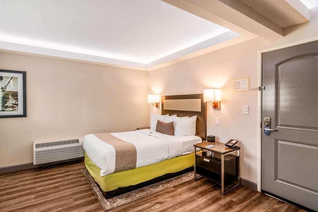 Inn At 50 - Long Beach Convention Center Стая снимка